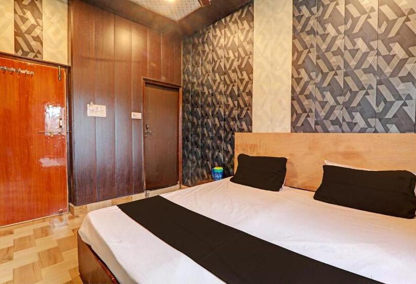 Triple Classic Room, Oyo Flagship Hotel Sawariya Grand