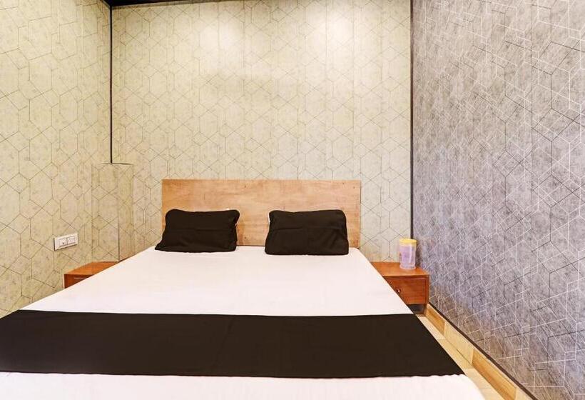 Triple Classic Room, Oyo Flagship Hotel Sawariya Grand