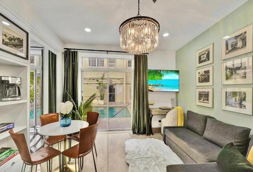 شقة غرفة واحدة مطلة على حمام السباحة, Park Place South Of Fifth