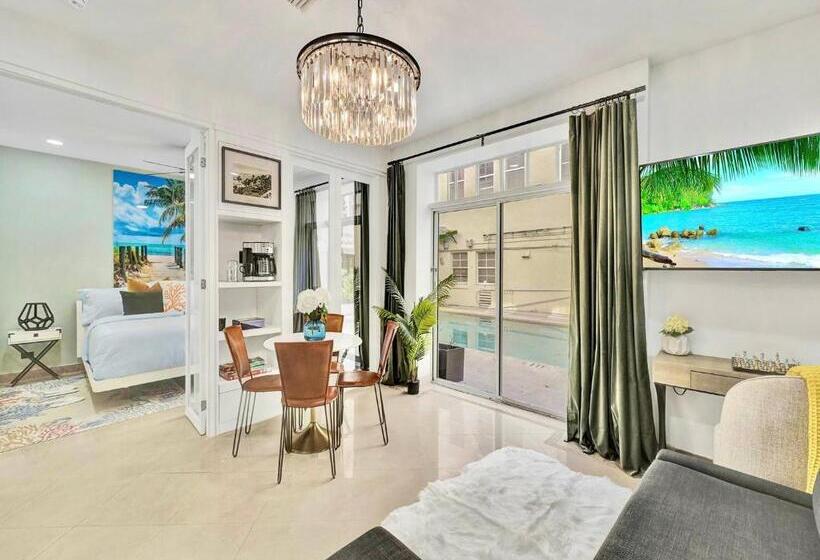 شقة غرفة واحدة مطلة على حمام السباحة, Park Place South Of Fifth