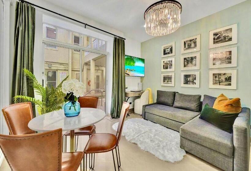 شقة غرفة واحدة مطلة على حمام السباحة, Park Place South Of Fifth