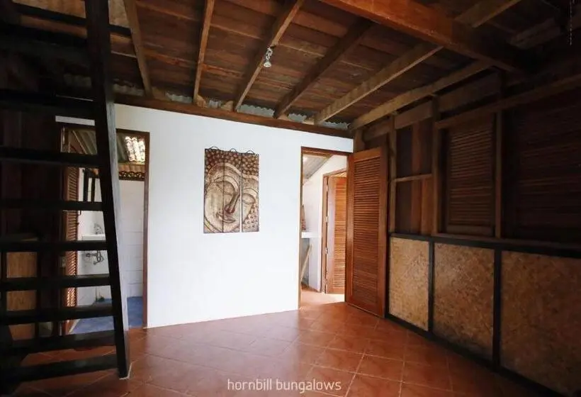 オーシャンビューのスタンダードバンガロー, Hornbill Bungalow Koh Chang Ranong