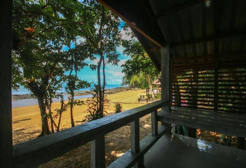 オーシャンビューのスタンダードバンガロー, Hornbill Bungalow Koh Chang Ranong