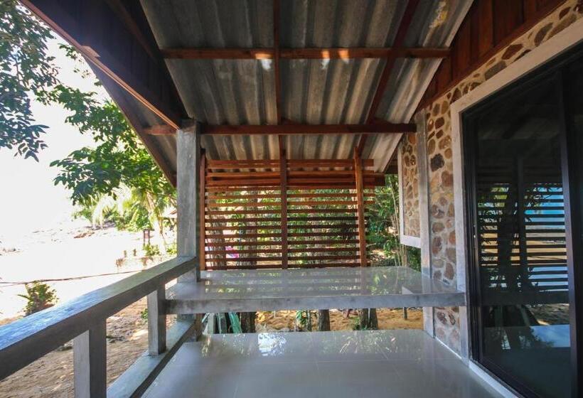 オーシャンビューのスタンダードバンガロー, Hornbill Bungalow Koh Chang Ranong