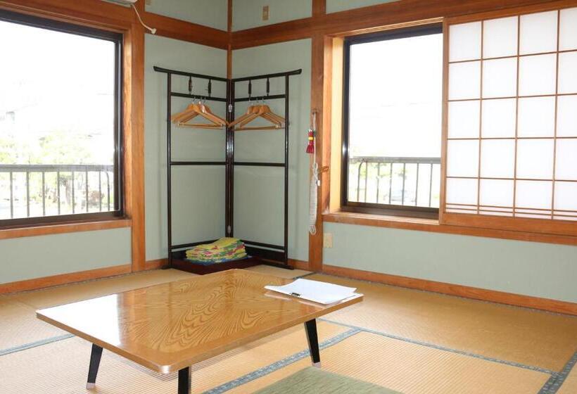 スタンダード４人部屋, Nekozaki