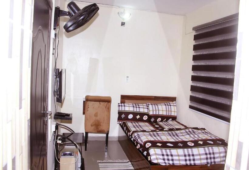 استودیوی استاندارد, Smilley S Place Szilvie