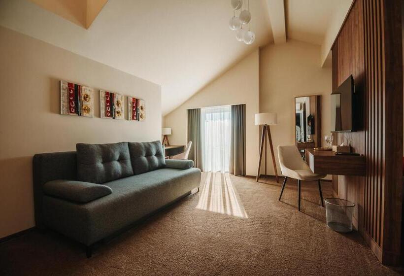 家庭间, Pensiunea Gambrinus