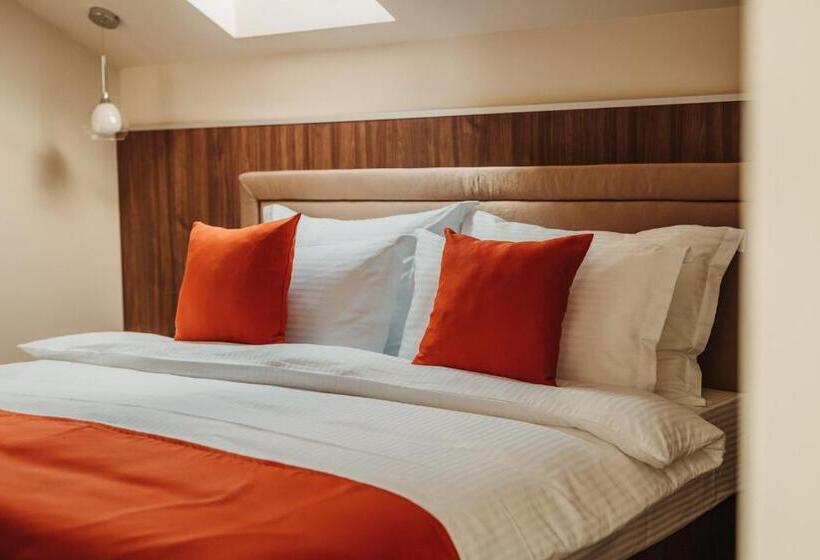 家庭间, Pensiunea Gambrinus