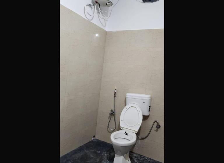 חדר סטנדרט לשלושה, Falcon Jungle Resort