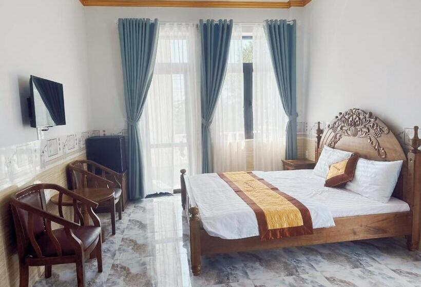 اتاق لوکس, Quốc Hương