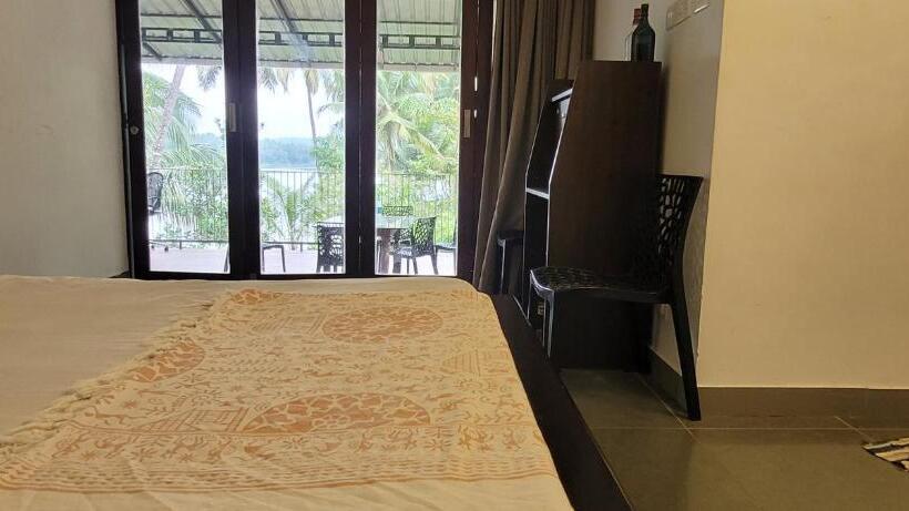 标准间带湖景, Thengaparambath Retreat