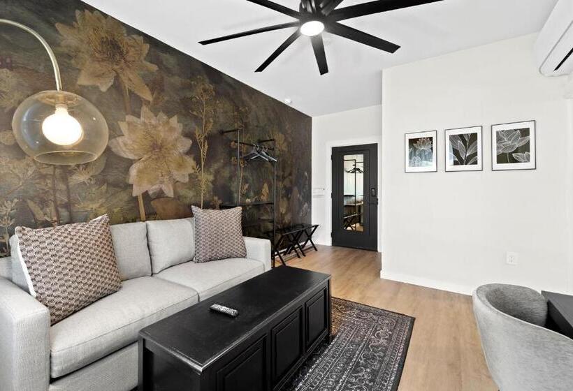 سوییت لوکس, Zindel