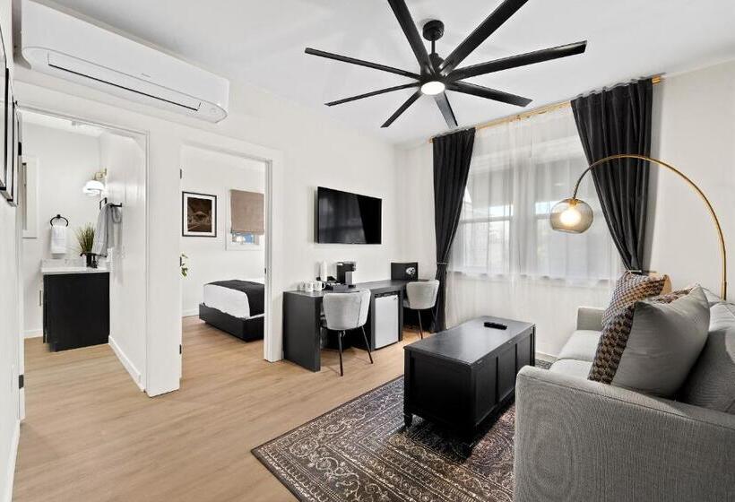 سوییت لوکس, Zindel