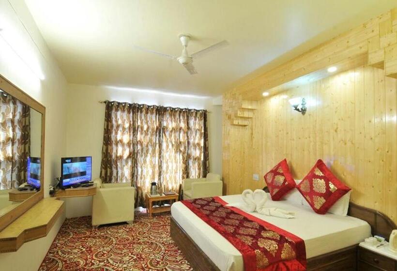 Büyük Çift Kişilik Yataklı Lüks Oda, Mm Retreat Manali   Best Luxury Hotel Near Mall Road