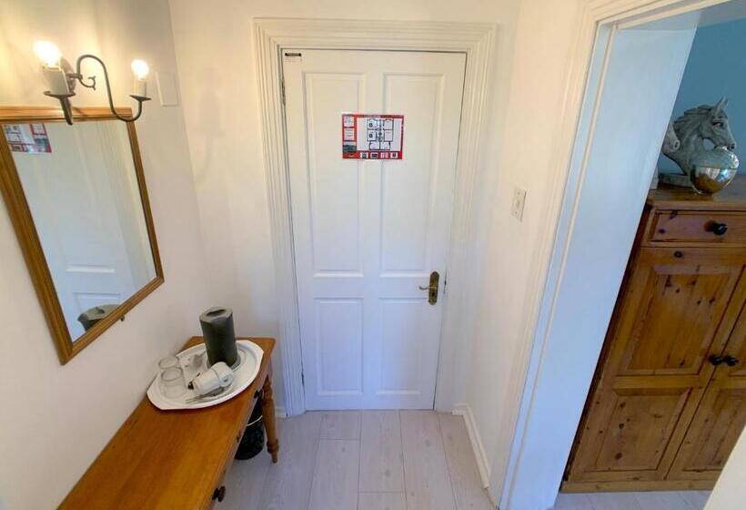 Семейный Номер, Dale Court Guest House