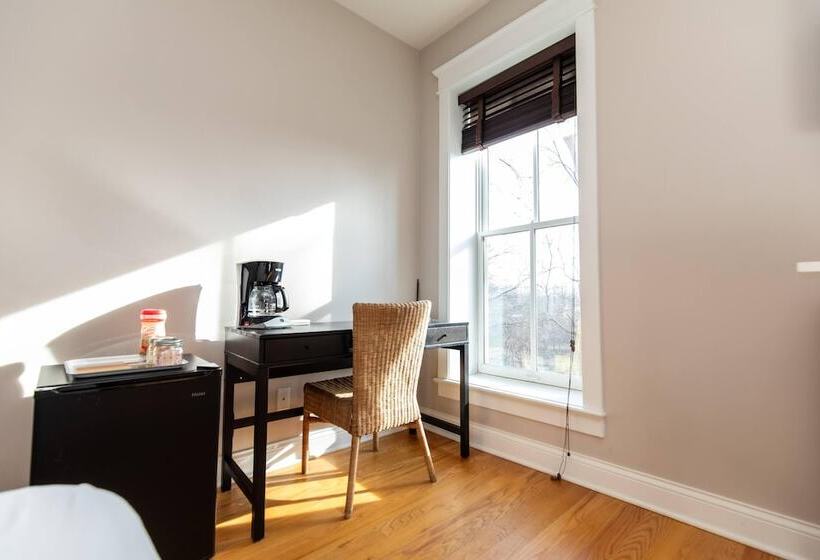 غرفة قياسية, Furness Mansion