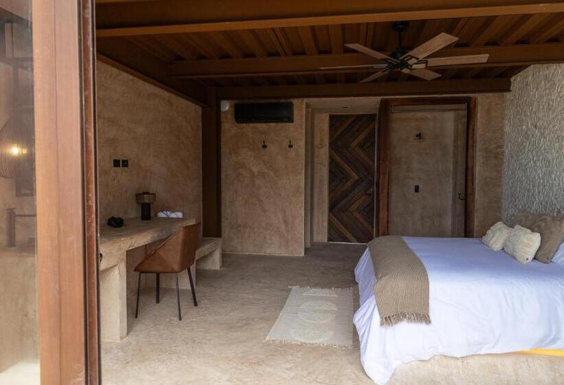 מיטת קינג בסוויטה, Awa Holbox Hotel Boutique Beach Front