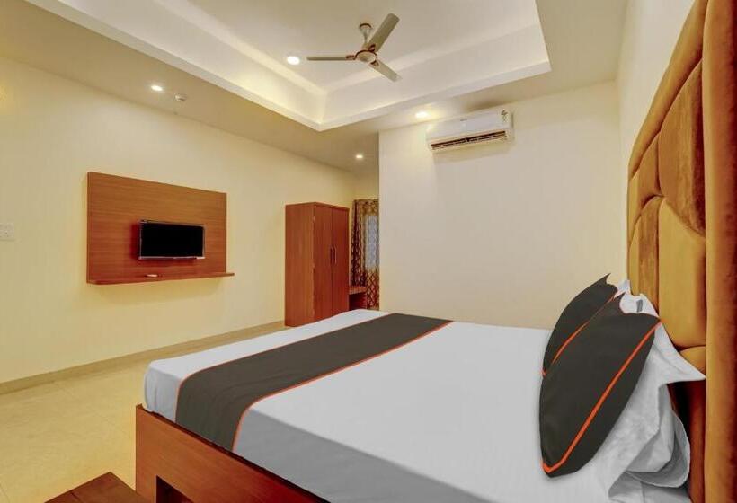 Трехместный Номер Классика, Collection O Saria Hotel & Banquet Hall