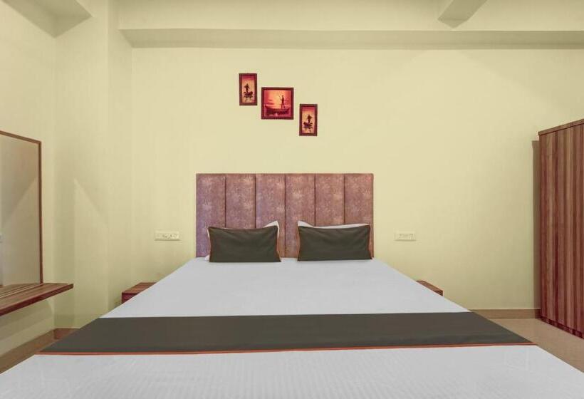 Трехместный Номер Классика, Collection O Saria Hotel & Banquet Hall