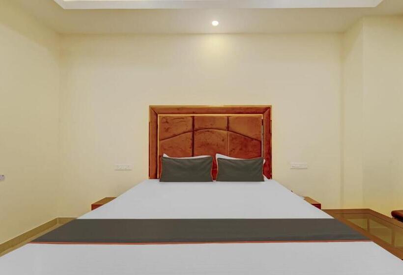 Трехместный Номер Классика, Collection O Saria Hotel & Banquet Hall