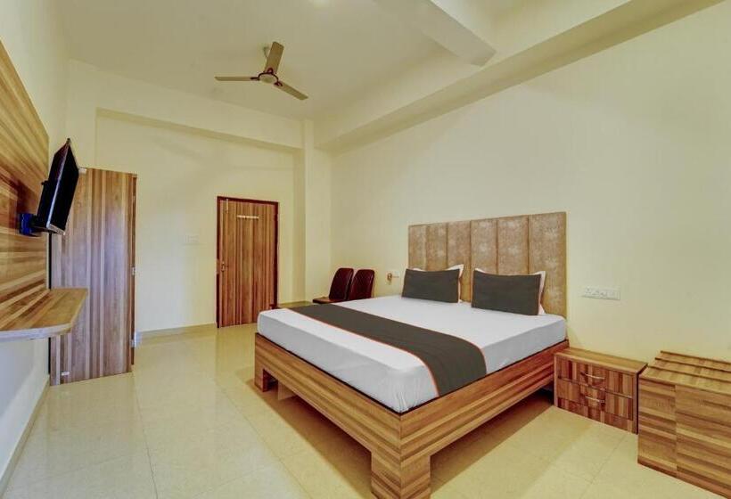 Трехместный Номер Классика, Collection O Saria Hotel & Banquet Hall