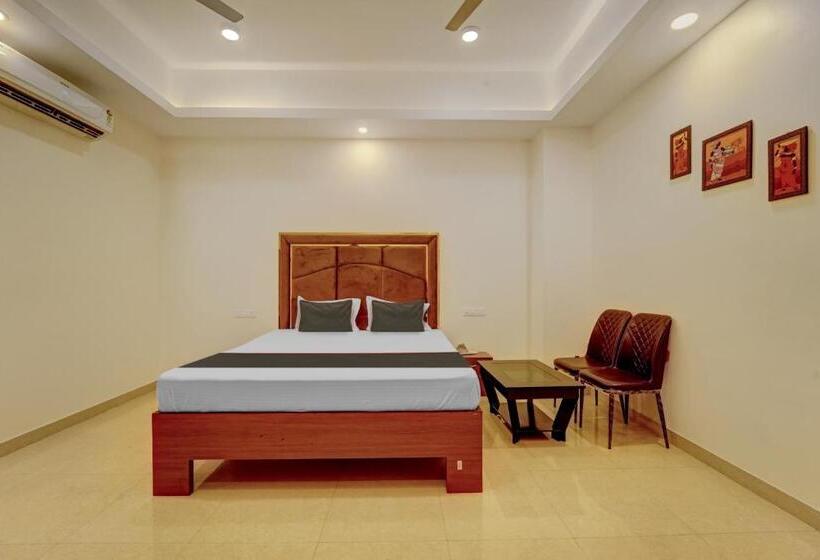 Трехместный Номер Классика, Collection O Saria Hotel & Banquet Hall
