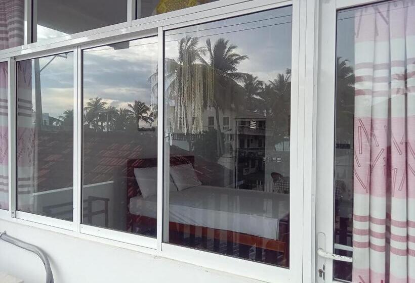 스탠다드 발코니 룸 바다 전망, Lyon Villa