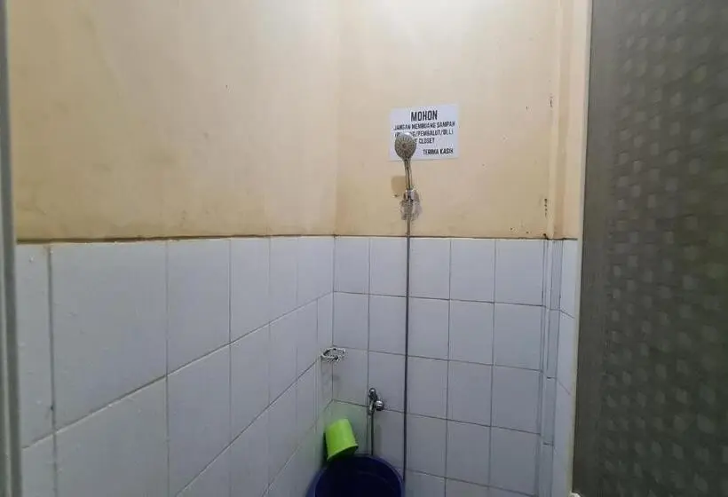 Economy Zimmer, Oyo 93360 Wisma Subur