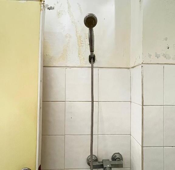 エコノミールーム, Spot On 93398 Sudimoro Guest House