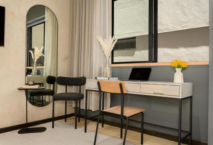 סטודיו דלוקס, Neighbourgood 84 Harrington