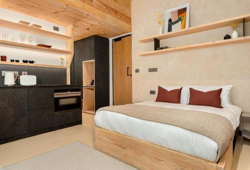 סטודיו דלוקס, Neighbourgood 84 Harrington