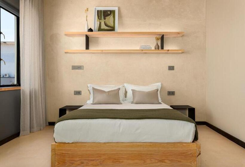 דירת חדר, Neighbourgood 84 Harrington