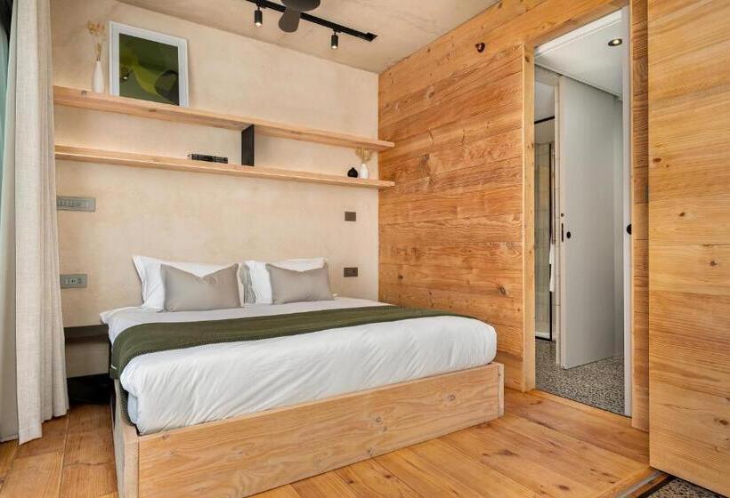 דירת חדר, Neighbourgood 84 Harrington