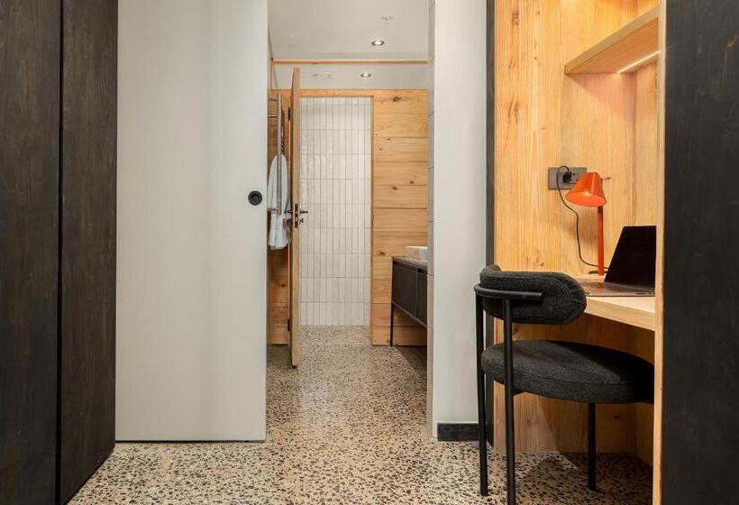 דירת שני חדרים, Neighbourgood 84 Harrington