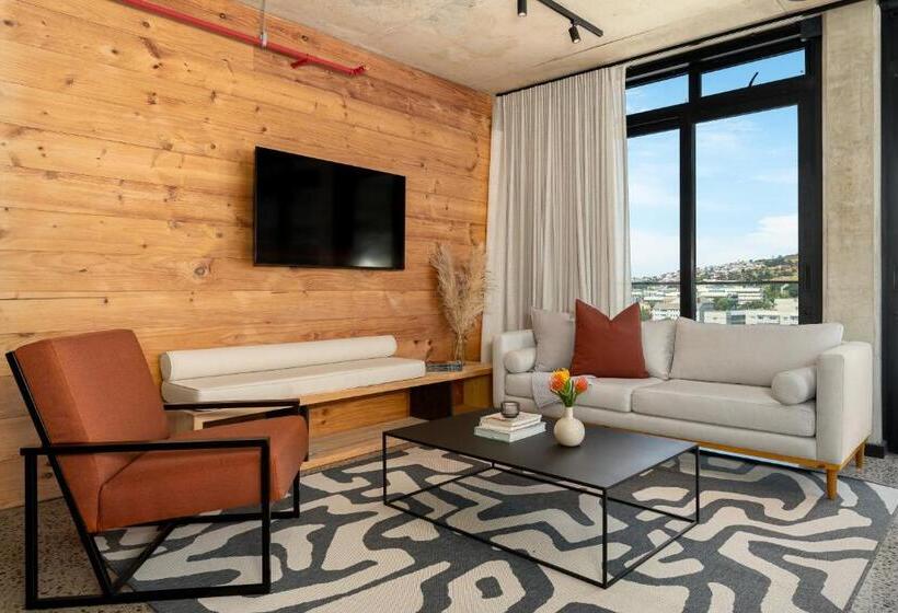 דירת שני חדרים, Neighbourgood 84 Harrington