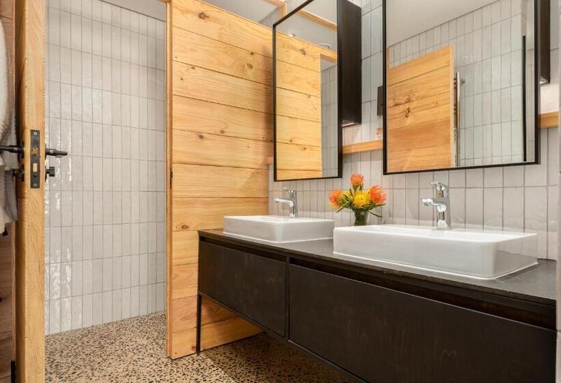 דירת שני חדרים, Neighbourgood 84 Harrington