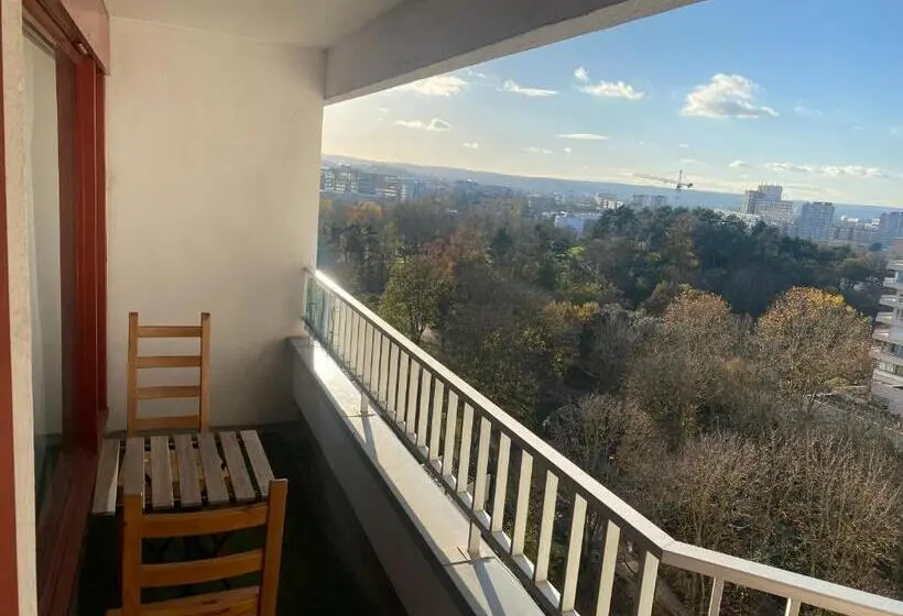 バス共有のスタンダードルーム, Chambre à Côté Du Stade Arena La Défense Paris