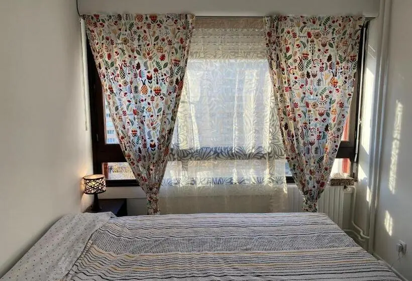 バス共有のスタンダードルーム, Chambre à Côté Du Stade Arena La Défense Paris
