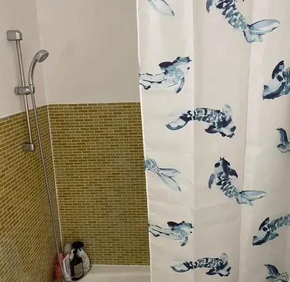 バス共有のスタンダードルーム, Chambre à Côté Du Stade Arena La Défense Paris