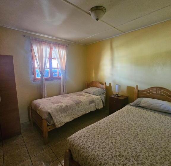 Дом 3 Спальни, Hostal Casa Los Duendes