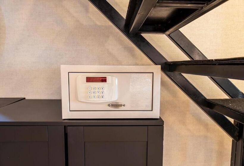 复式套房, The Business Class Suit