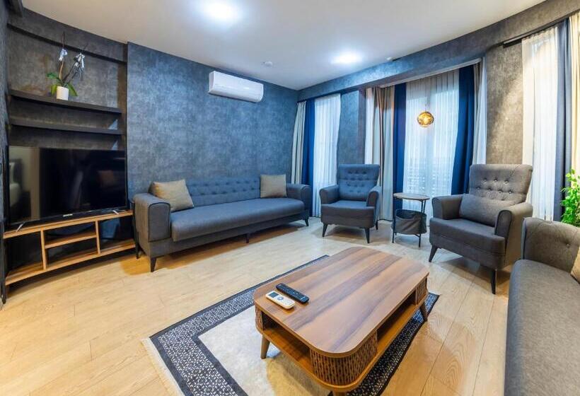 Студия Superior, The Business Class Suit