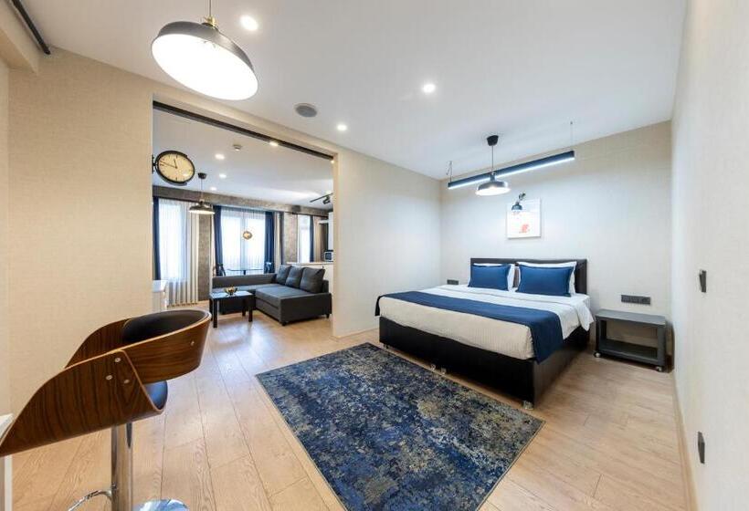 豪华工作室, The Business Class Suit