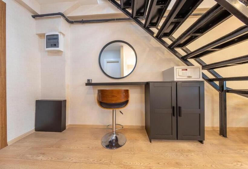 复式套房, The Business Class Suit