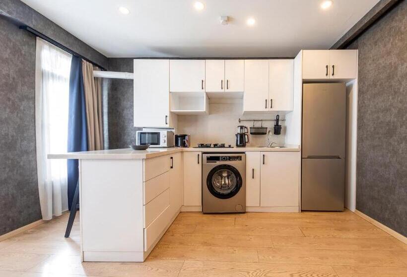 듀플렉스 스위트, The Business Class Suit