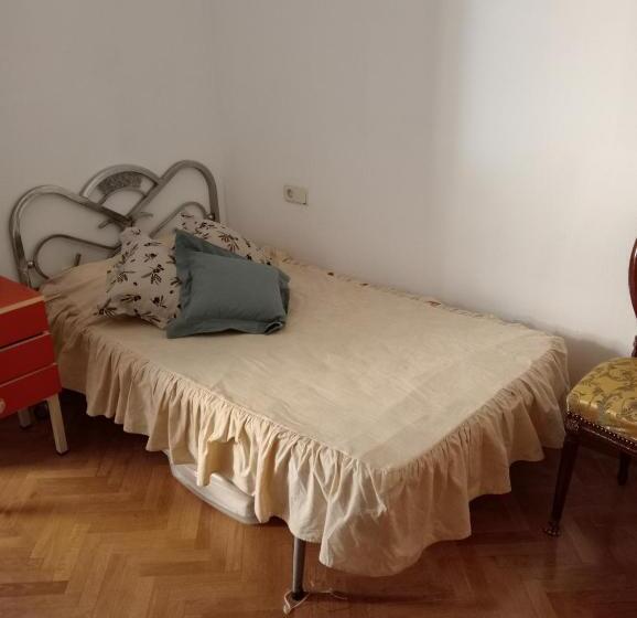 اتاق اکونومی یک تخته, Habitaciones Confortables En Cuenca Con Desayuno