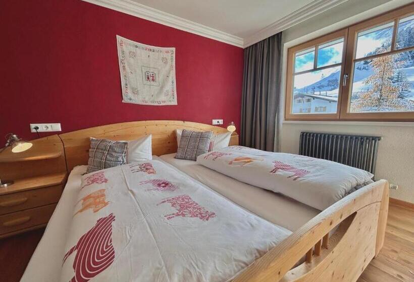 غرفة قياسية مزوَّدة بشُرفة, Haus Wallis By Stayfritz   Ski In Ski Out Zimmer  Garni  Am Arlberg