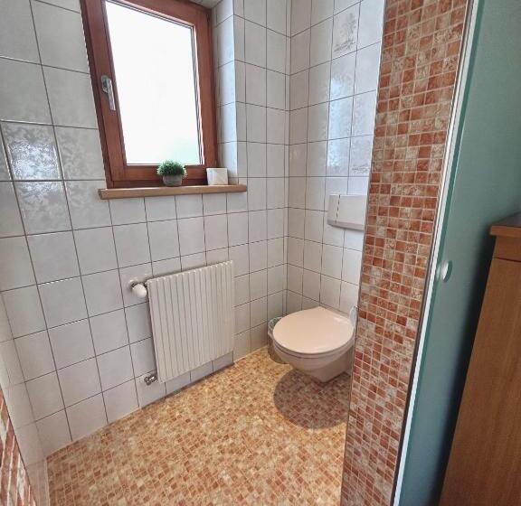 غرفة عائلية مطلّة علي الجبل, Haus Wallis By Stayfritz   Ski In Ski Out Zimmer  Garni  Am Arlberg