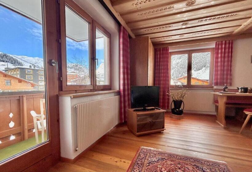 غرفة عائلية مطلّة علي الجبل, Haus Wallis By Stayfritz   Ski In Ski Out Zimmer  Garni  Am Arlberg
