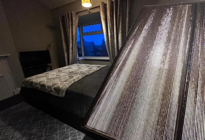 اتاق استاندارد با سرویس بهداشتی مشترک, Preston S Long Stay Accommodation